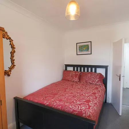 11 Peasholm Avenue *