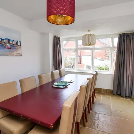 Holiday home 11 Peasholm Avenue *