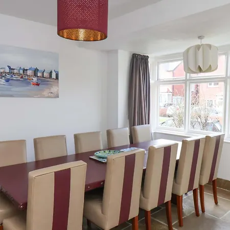 11 Peasholm Avenue * 斯卡伯勒