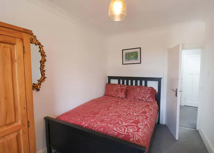 11 Peasholm Avenue *