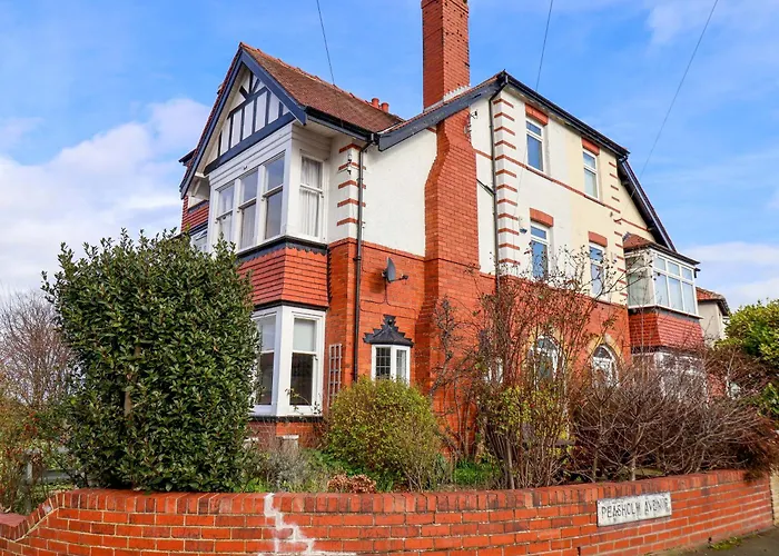 11 Peasholm Avenue *